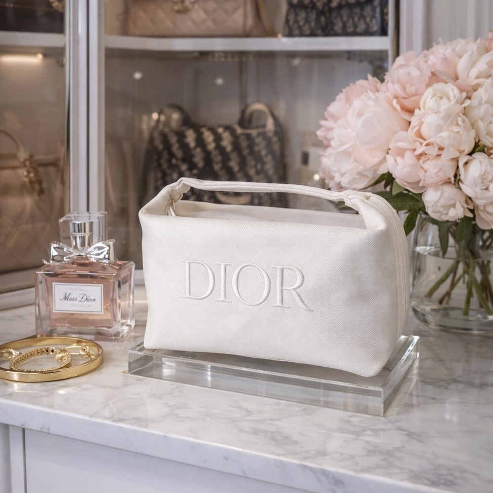 Dior White pouch 💗💗💗